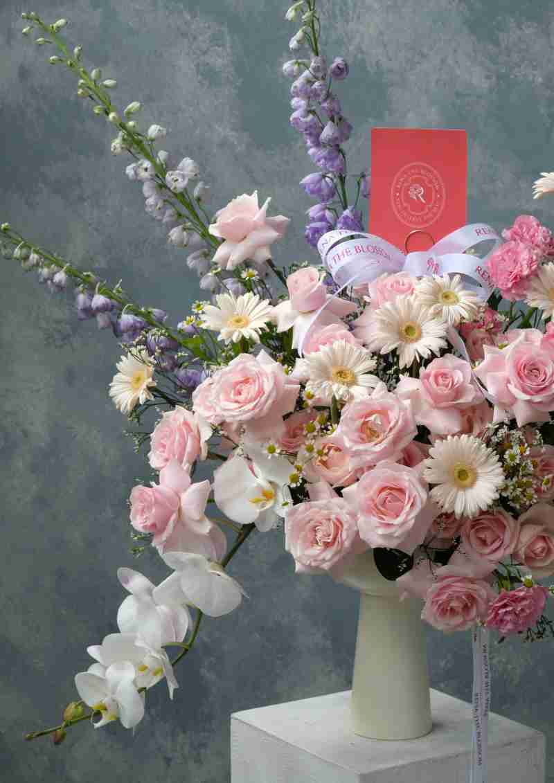 Vase Arrangement collection - Where floristry meets interior art β composed to transform any space. - Premium florist Jakarta
